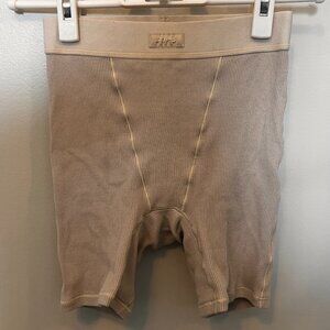 SKIMS Ribbed Girl Short with light compression (Size XXS)